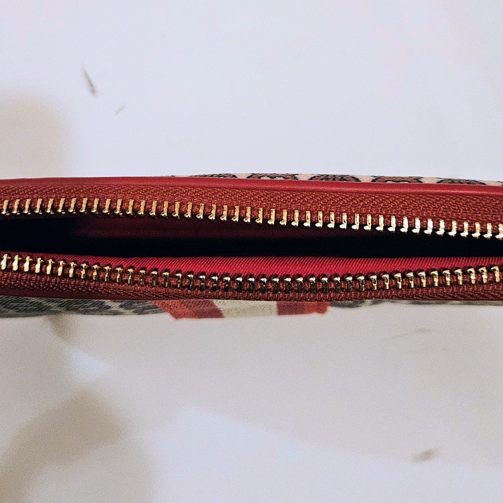 Tory Burch Red and Beige Gemini Link Wristlet - Picture 6 of 7